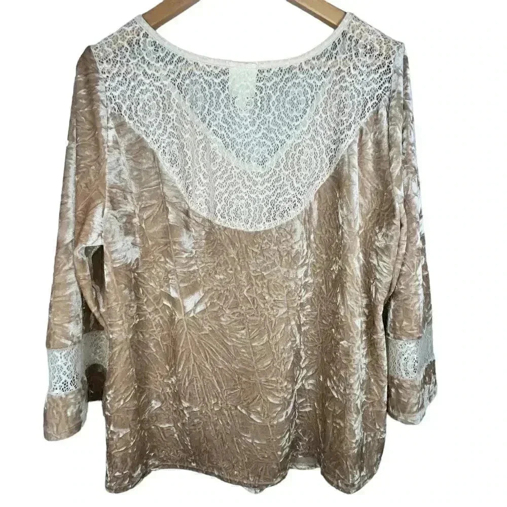 Fig and Flower Women's Beige Crushed Velvet Bell Sleeve Lace Back Top Large - Picture 2 of 4